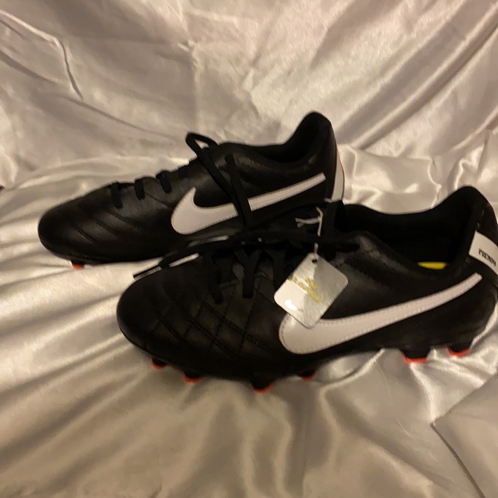 New Nike cleats - Picture 2 of 9